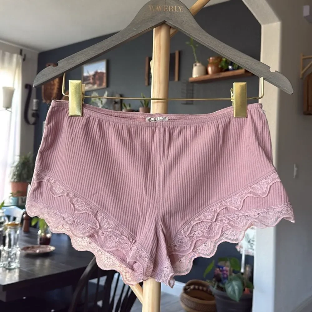 NWOT Free People Classic Twist Shorties Lounging Ribbed Lace Scalloped M Low